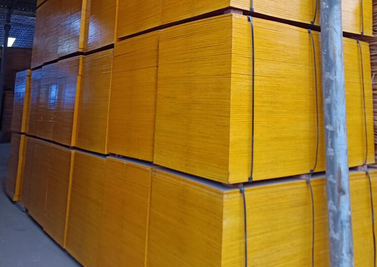 通風(fēng)干燥的環(huán)境更適合存儲模板